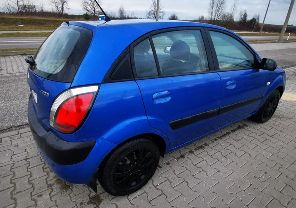 Kia Rio cena 6500 przebieg: 257362, rok produkcji 2006 z Włoszczowa małe 211